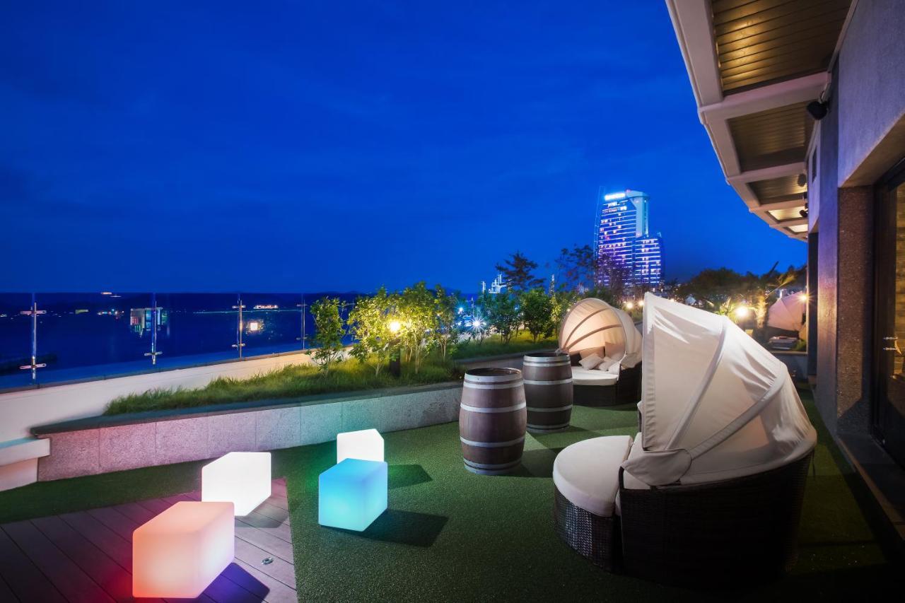 Utop Marina Hotel & Resort Йосу Екстериор снимка