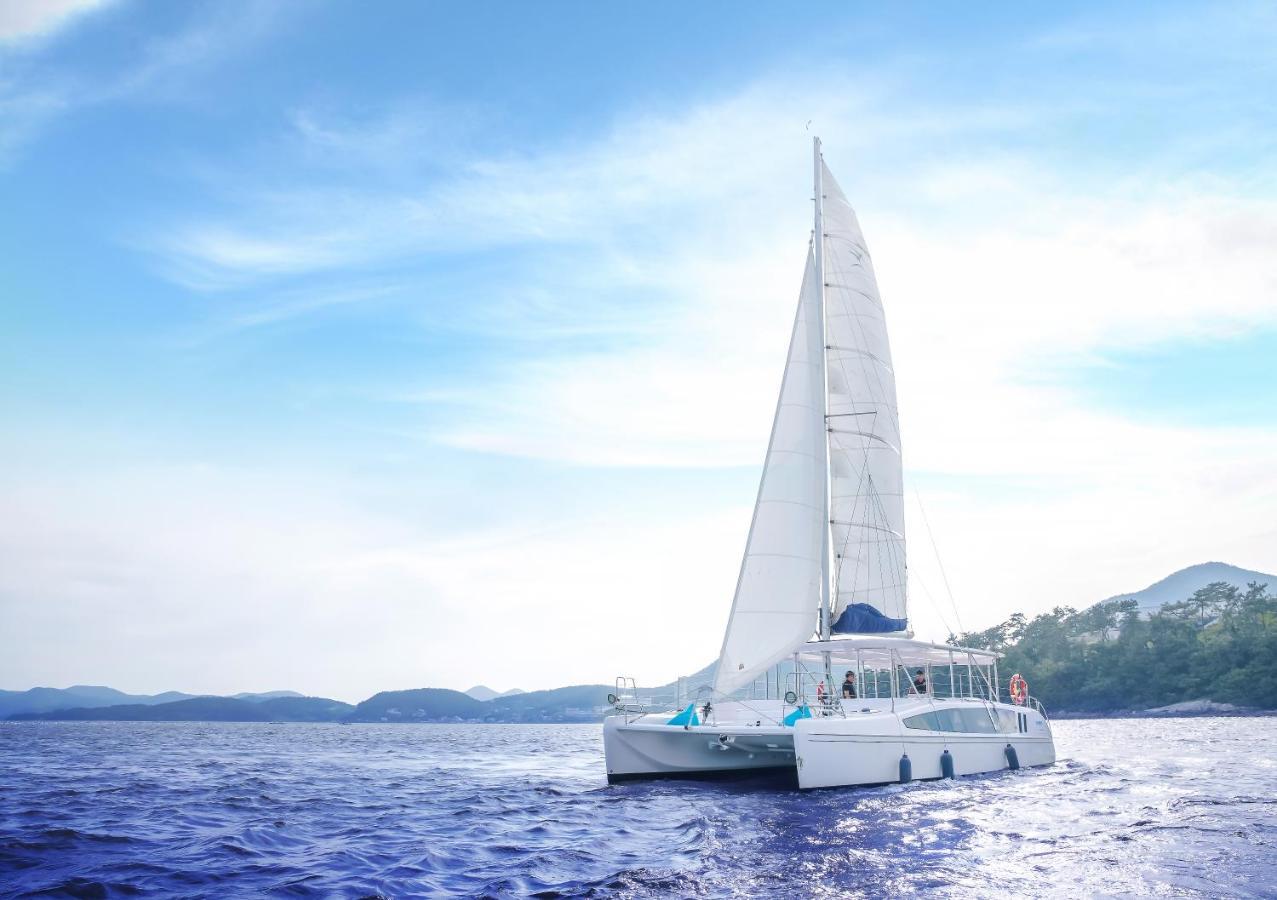 Utop Marina Hotel & Resort Йосу Екстериор снимка
