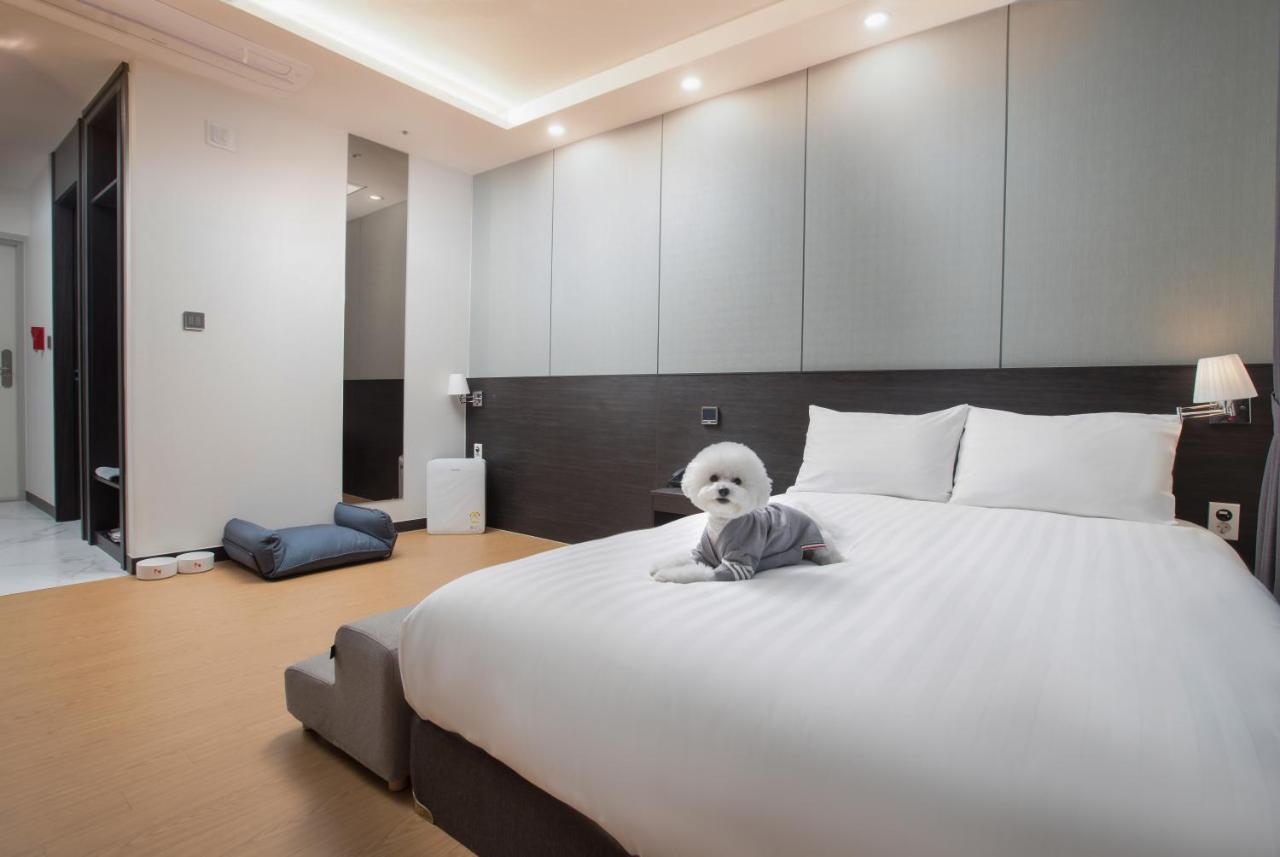 Utop Marina Hotel & Resort Йосу Екстериор снимка