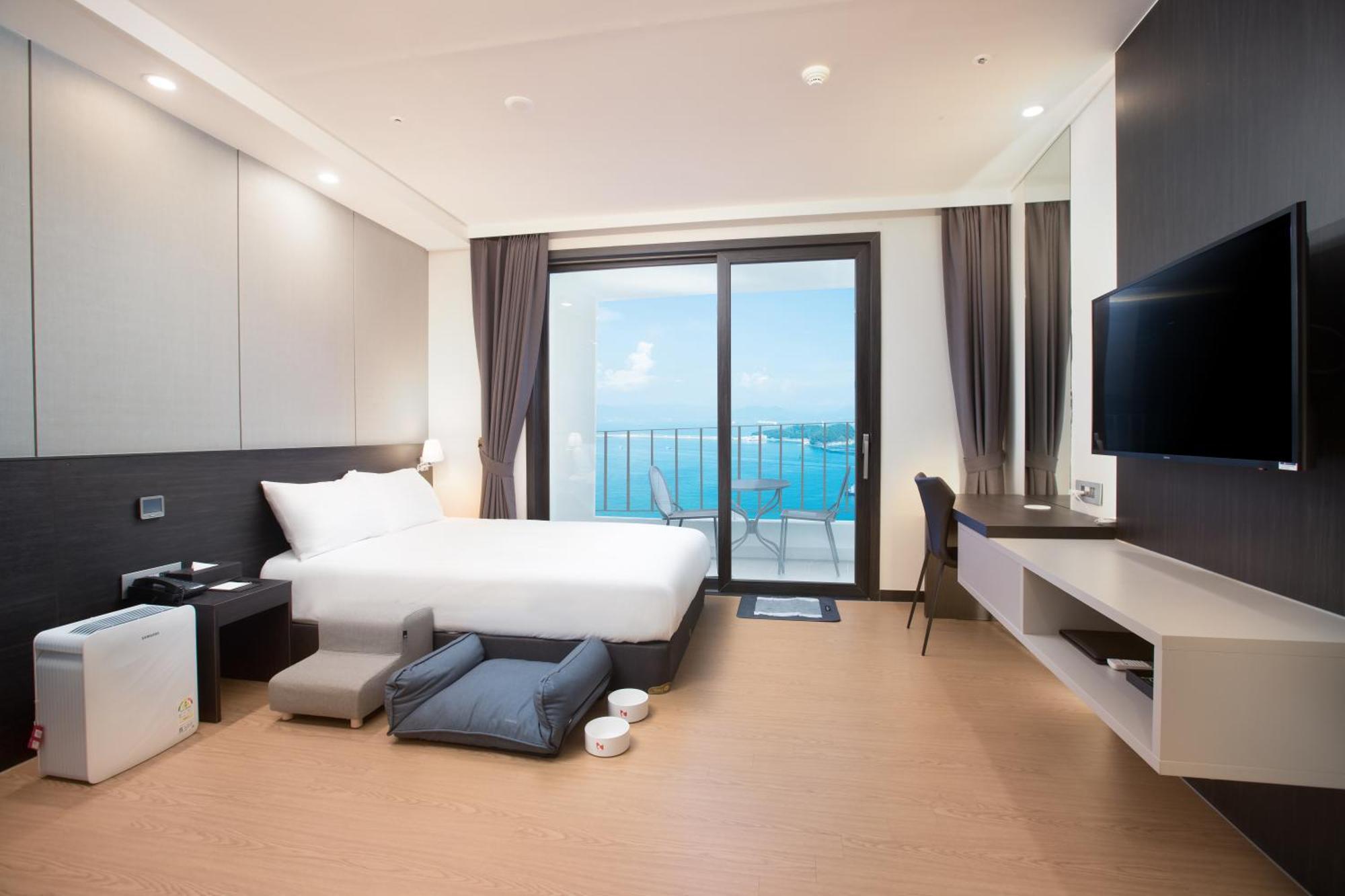 Utop Marina Hotel & Resort Йосу Екстериор снимка
