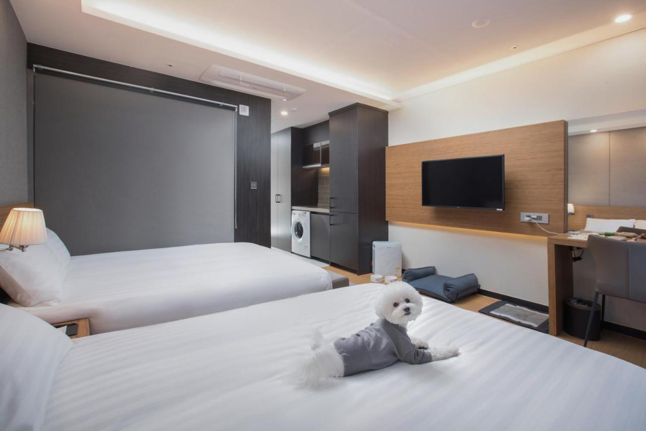 Utop Marina Hotel & Resort Йосу Екстериор снимка