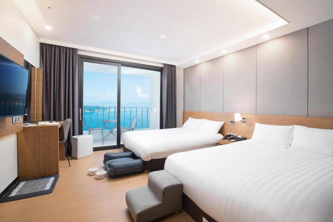 Utop Marina Hotel & Resort Йосу Екстериор снимка