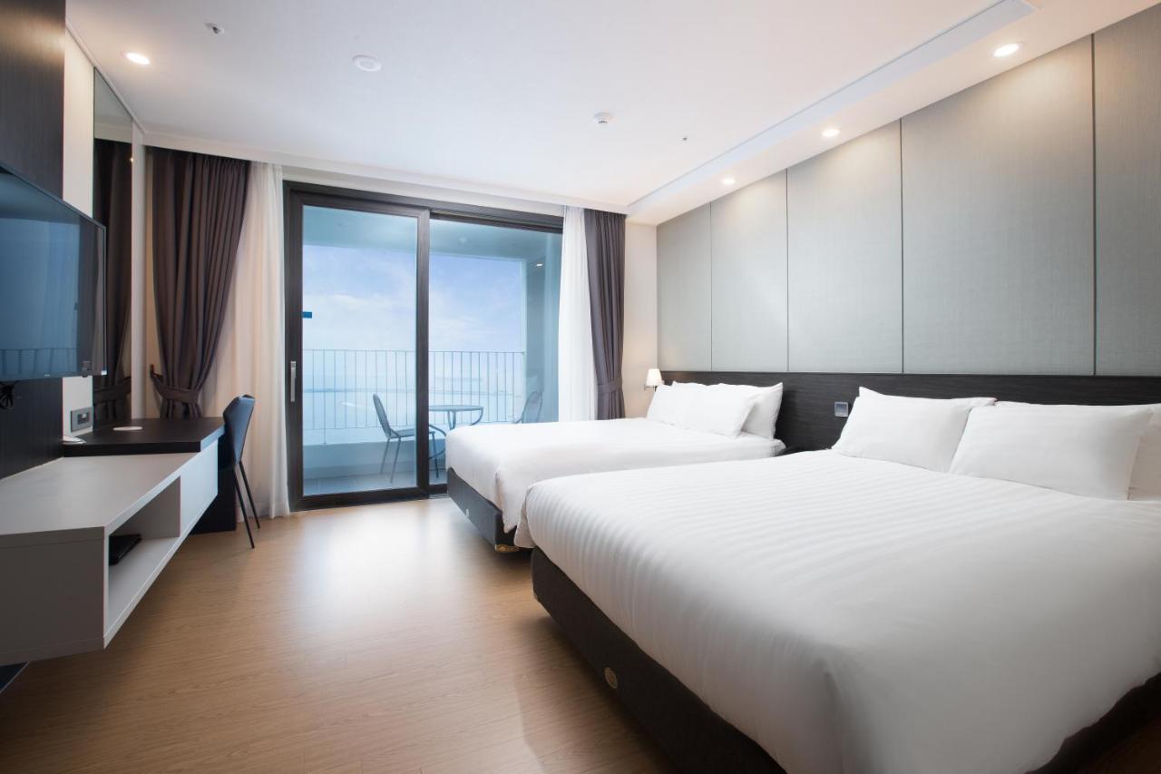 Utop Marina Hotel & Resort Йосу Екстериор снимка