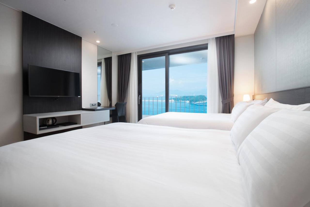 Utop Marina Hotel & Resort Йосу Екстериор снимка