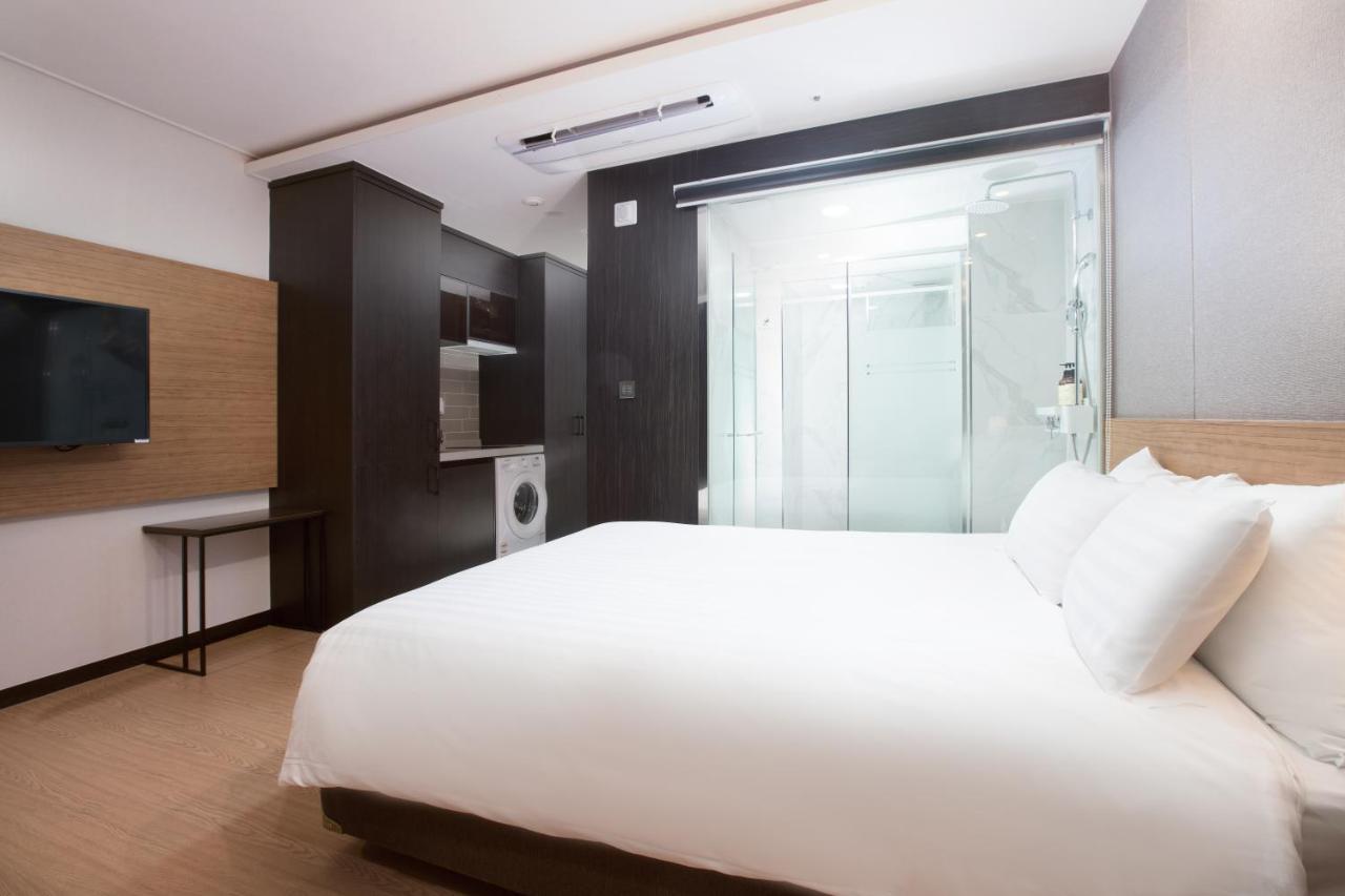 Utop Marina Hotel & Resort Йосу Екстериор снимка