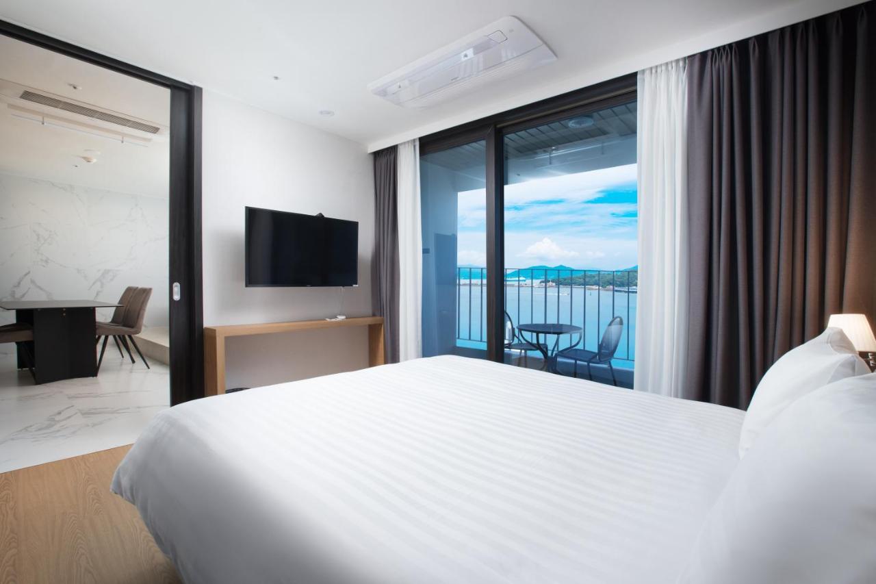 Utop Marina Hotel & Resort Йосу Екстериор снимка