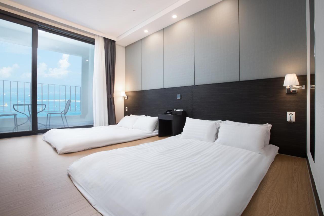 Utop Marina Hotel & Resort Йосу Екстериор снимка