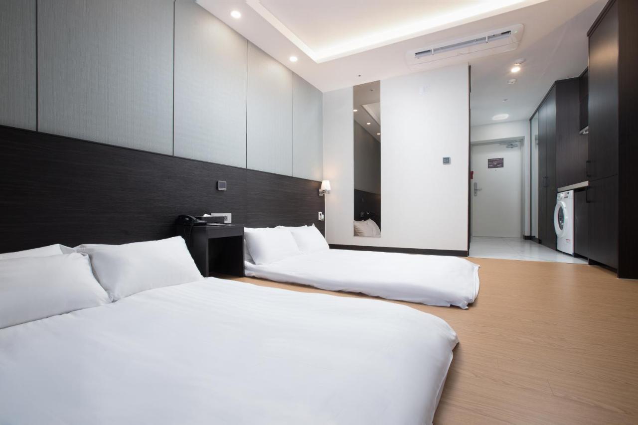 Utop Marina Hotel & Resort Йосу Екстериор снимка