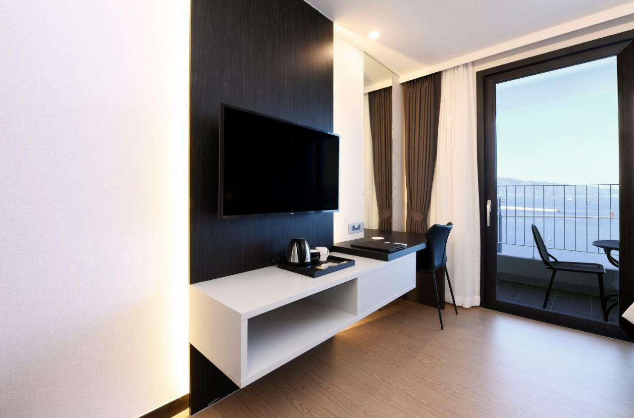 Utop Marina Hotel & Resort Йосу Екстериор снимка