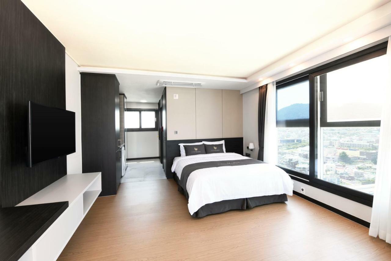 Utop Marina Hotel & Resort Йосу Екстериор снимка